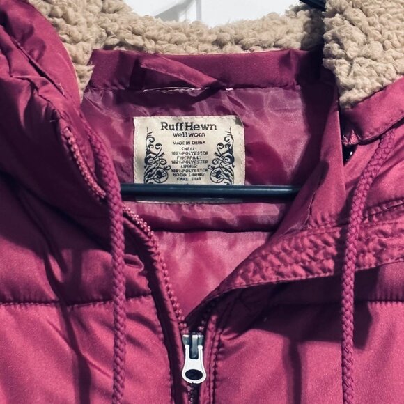 Women’s Large Berry Colored puffer vest with removable hood - Picture 2 of 6